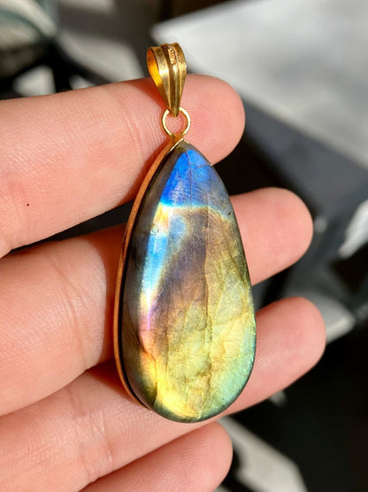 Labradorite Flash Pendant – Individual Pick