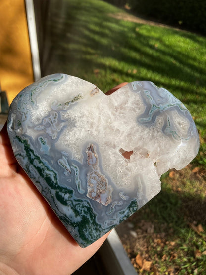 Moss Agate Heart on Stand – 5.5” Wide, Quartz Pocket