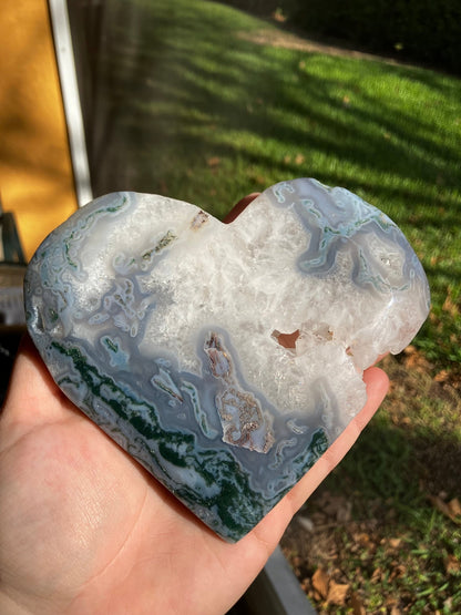 Moss Agate Heart on Stand – 5.5” Wide, Quartz Pocket