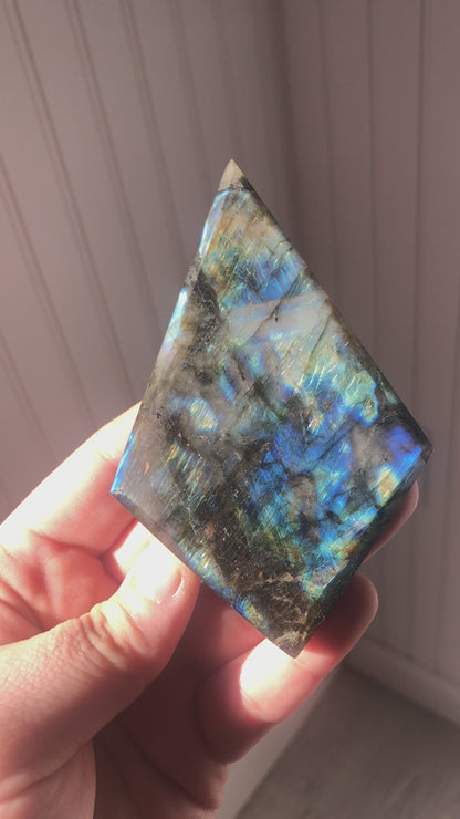 Labradorite Flashy Blue Diamond