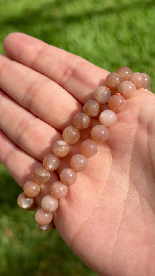 Peach Moonstone 8mm Bracelet – Emotional Balance & New Beginnings